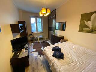 Апартаменты Gdanskie Apartamenty - Old Town Rooms Гданьск Двухместный номер с 1 кроватью и общей ванной комнатой-44